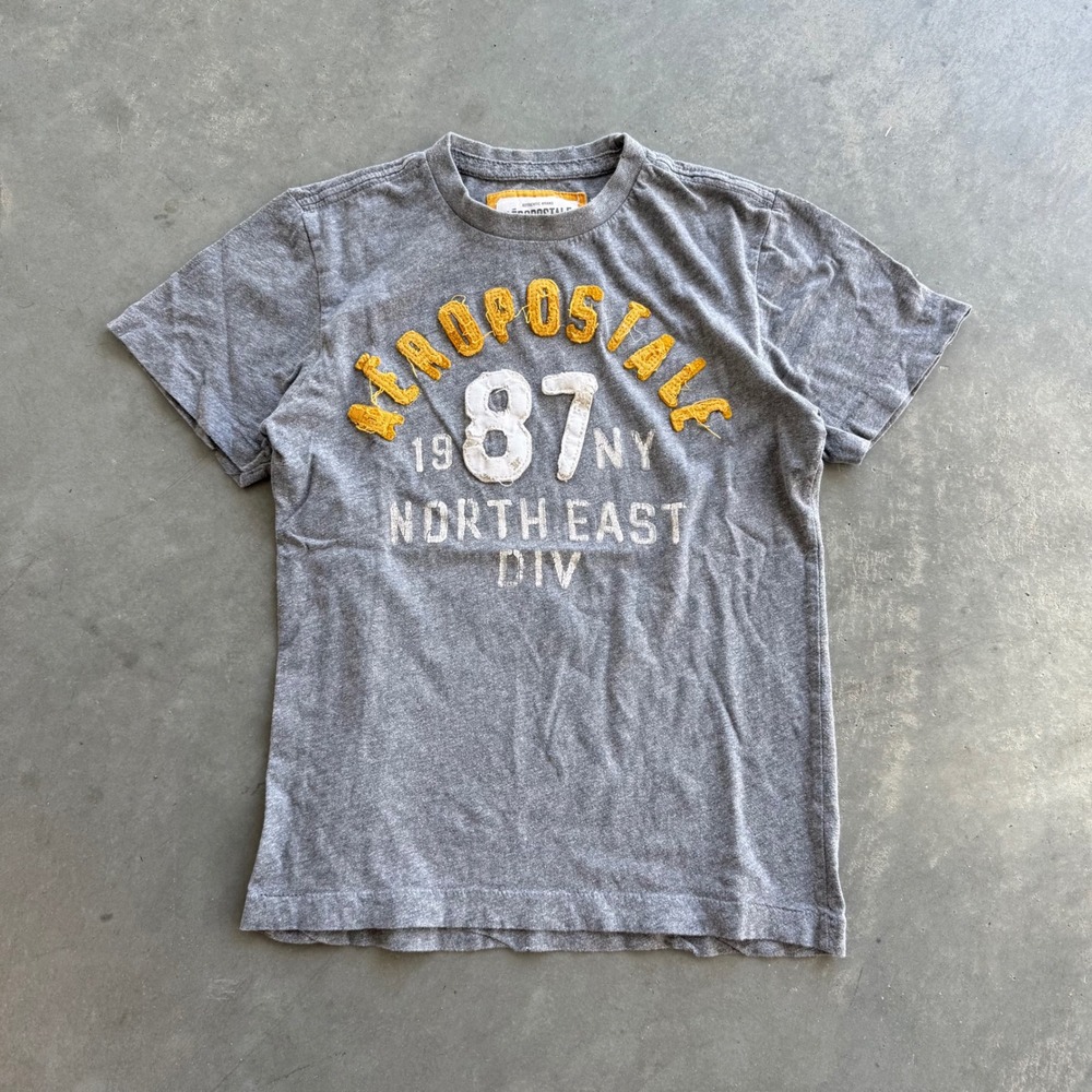 Aeropostale Mens XS Gray Graphic T-Shirt 87 North East Div Distressed Applique